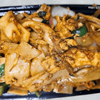 Best Chicken Drunken Noodle 鸡泰河 in Timonium, MD